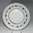 IZNIK - Turquie Ottomane - Plat à décor stylisé en bleu - Deuxième moitié du XVIe siècle