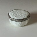 Saint-Cloud or Mennecy - Soft Porcelain Box - Eighteenth Century