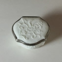 Saint-Cloud ou Mennecy - Boîte en porcelaine tendre - XVIIIe siècle