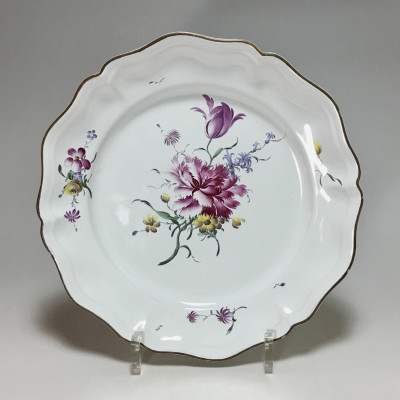 STRASBOURG - Joseph Hannong - Assiette en qualité fine - XVIIIe siècle