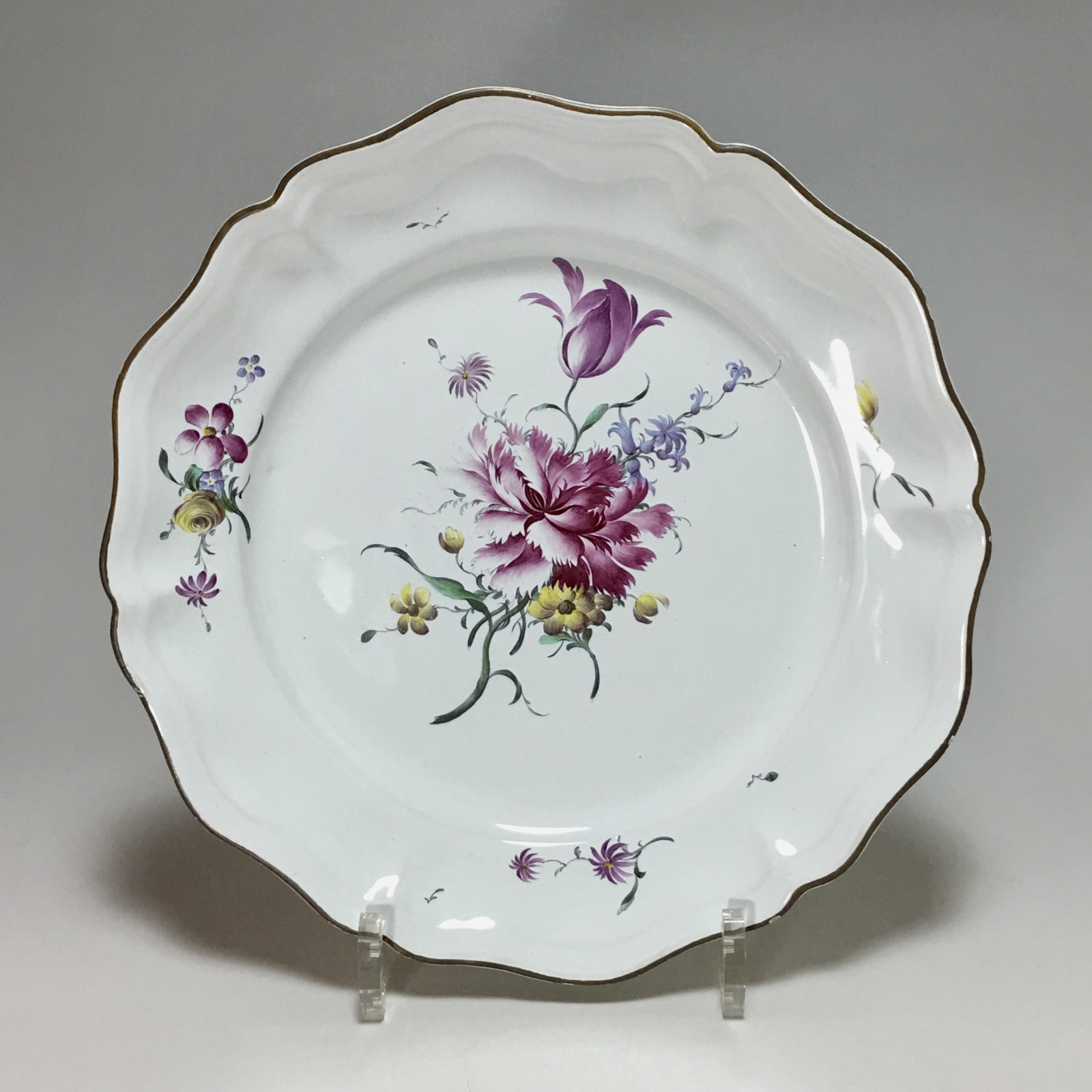 STRASBOURG - Joseph Hannong - Assiette en qualité fine - XVIIIe siècle