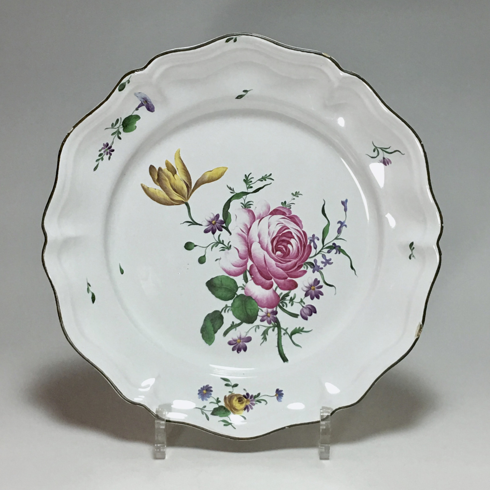 STRASBOURG - Joseph Hannong - Assiette en qualité fine - XVIIIe siècle