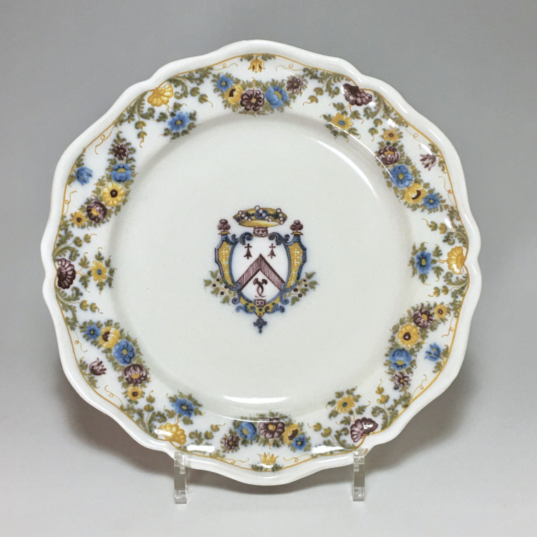 Marseille - Atelier de Fauchier - Assiette à décor d'armoiries - XVIIIe siècle