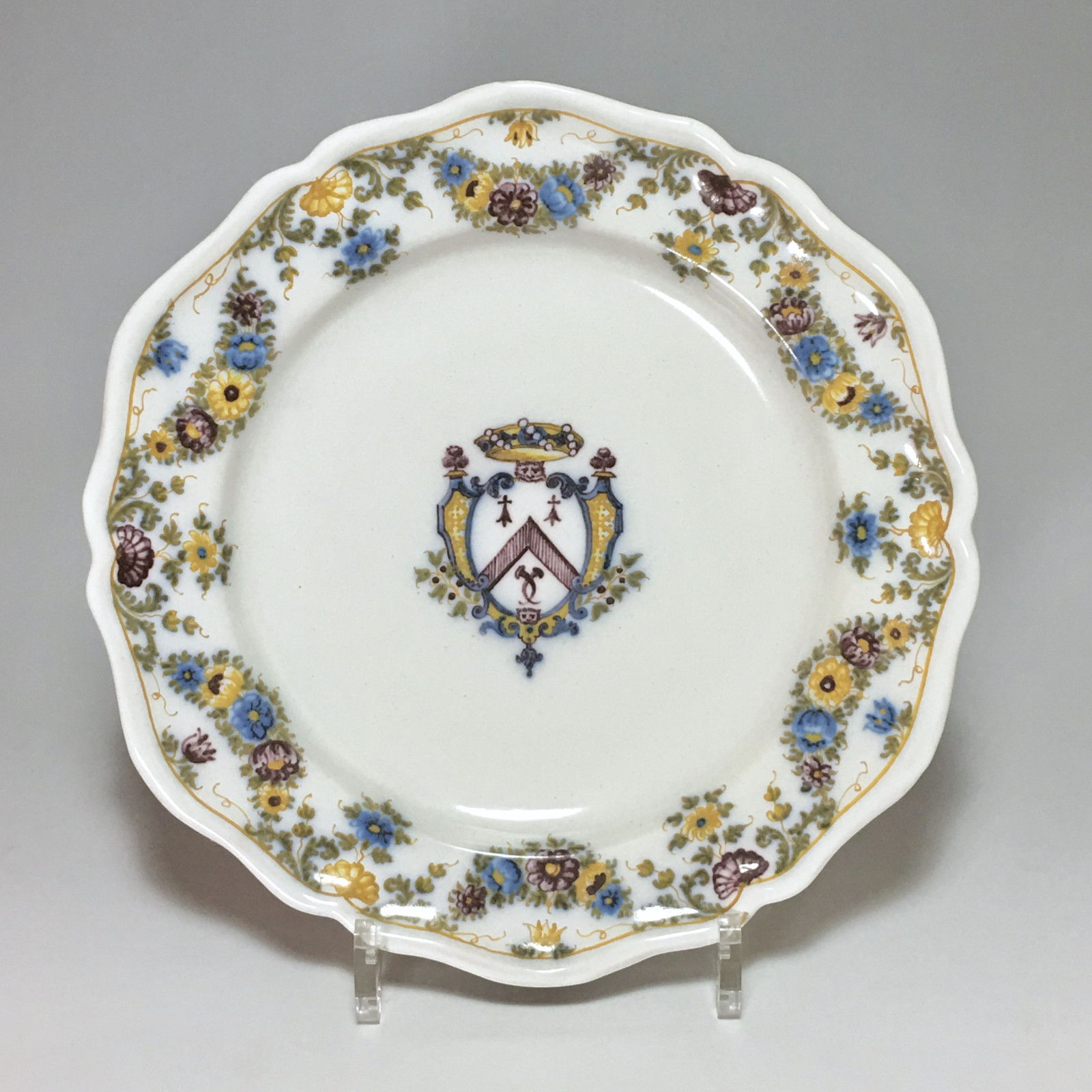 Marseille - Atelier de Fauchier - Assiette à décor d'armoiries - XVIIIe siècle