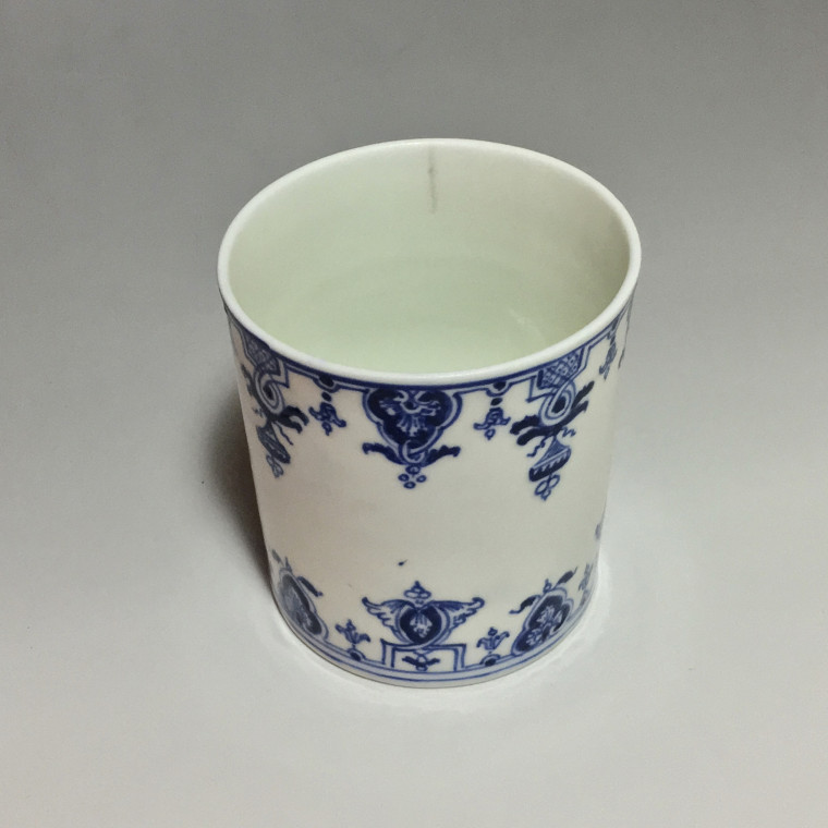 Soft porcelain toilet pot from Saint-Cloud - 1700-1710