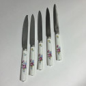 Cinq couteaux en porcelaine tendre de Mennecy à décor floral - XVIIIe siècle