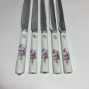 Cinq couteaux en porcelaine tendre de Mennecy à décor floral - XVIIIe siècle