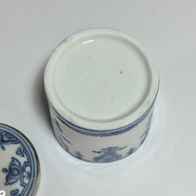 Pot à fard en porcelaine tendre de Saint-cloud - Début du XVIIIe siècle