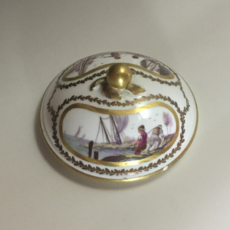 Sèvres - Pot à sucre décor de scène portuaire - XVIIIe siècle
