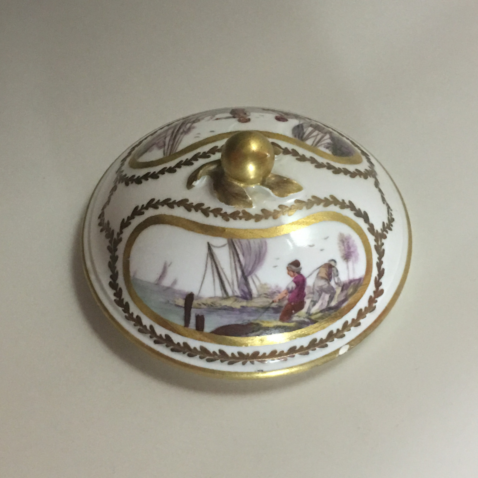 Sèvres - Pot à sucre décor de scène portuaire - XVIIIe siècle