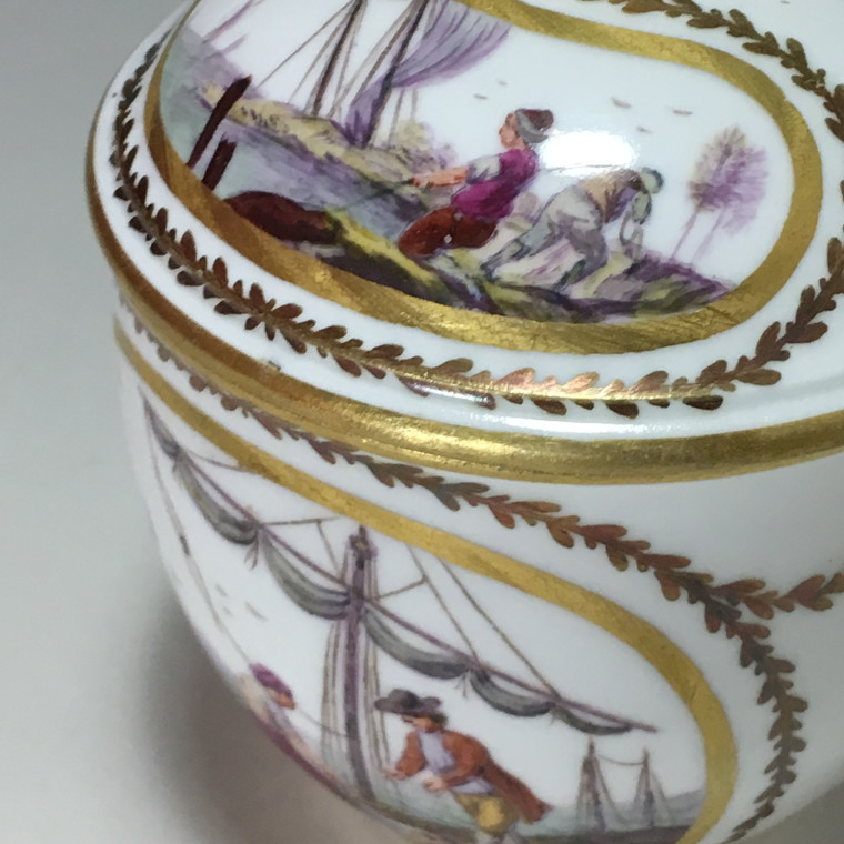 Sèvres - Pot à sucre décor de scène portuaire - XVIIIe siècle