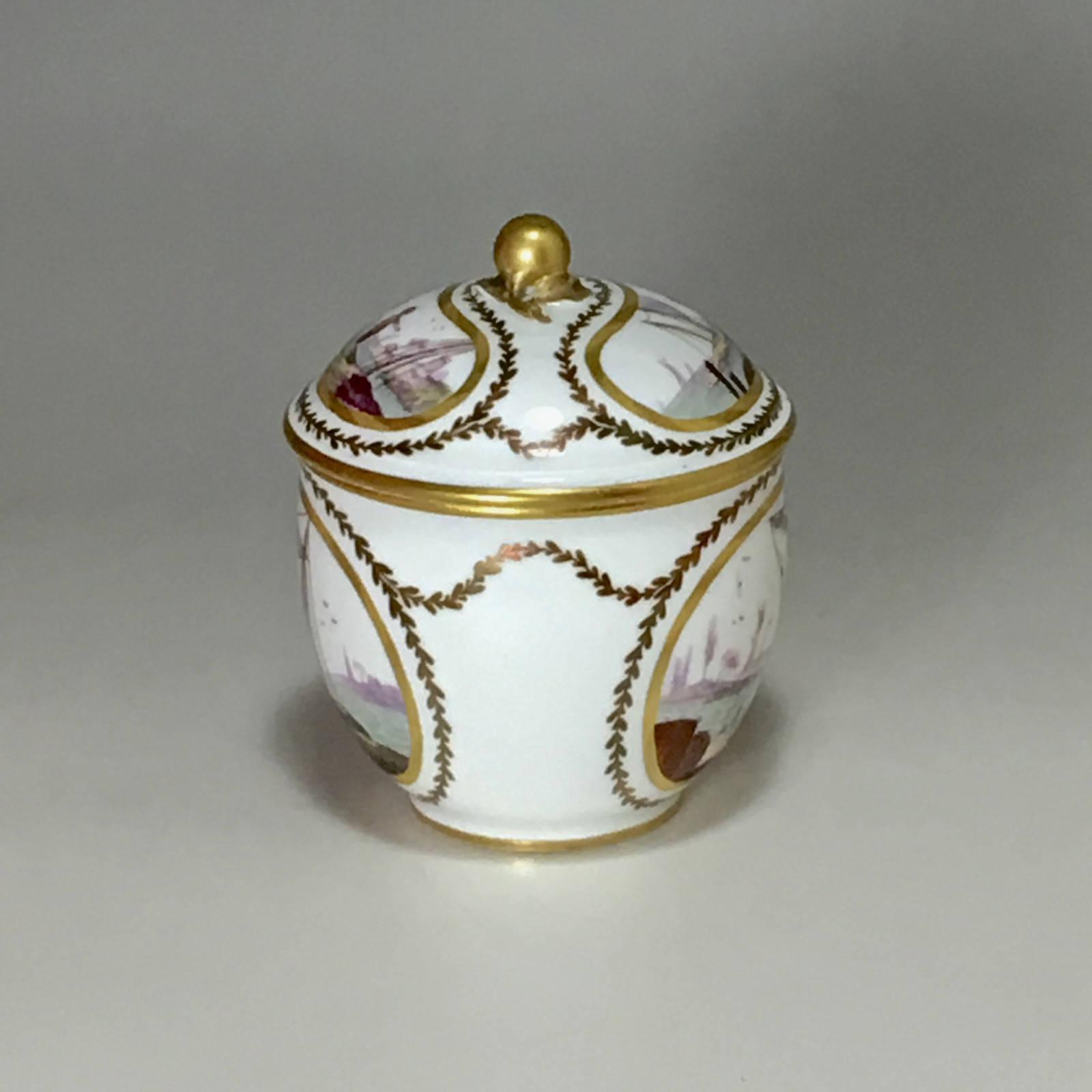 Sèvres - Pot à sucre décor de scène portuaire - XVIIIe siècle