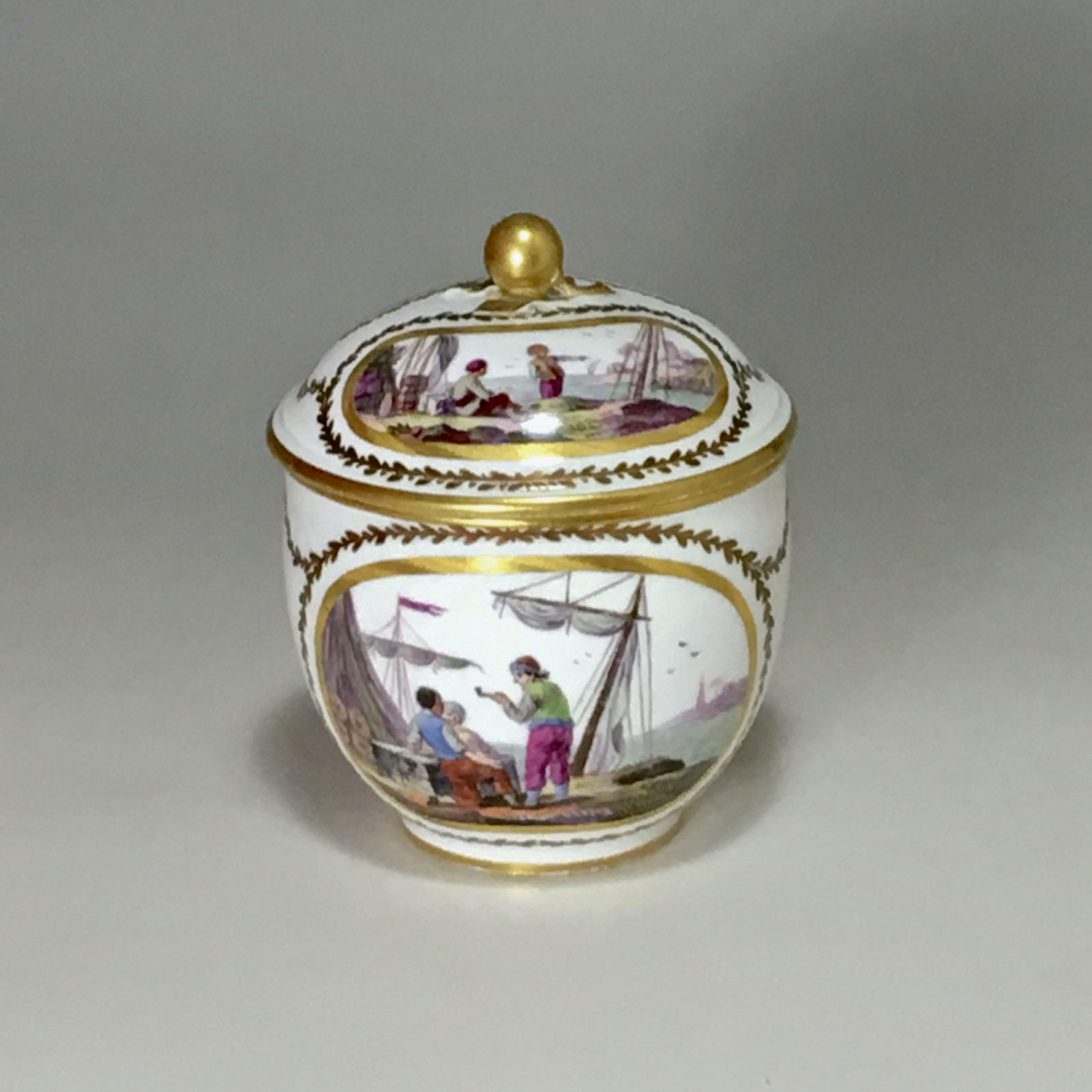Sèvres - Pot à sucre décor de scène portuaire - XVIIIe siècle