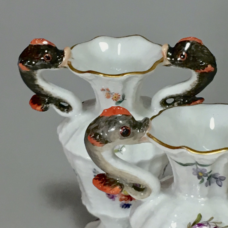 Meissen - Paire de petits vases aux dauphins - XVIIIe Siècle