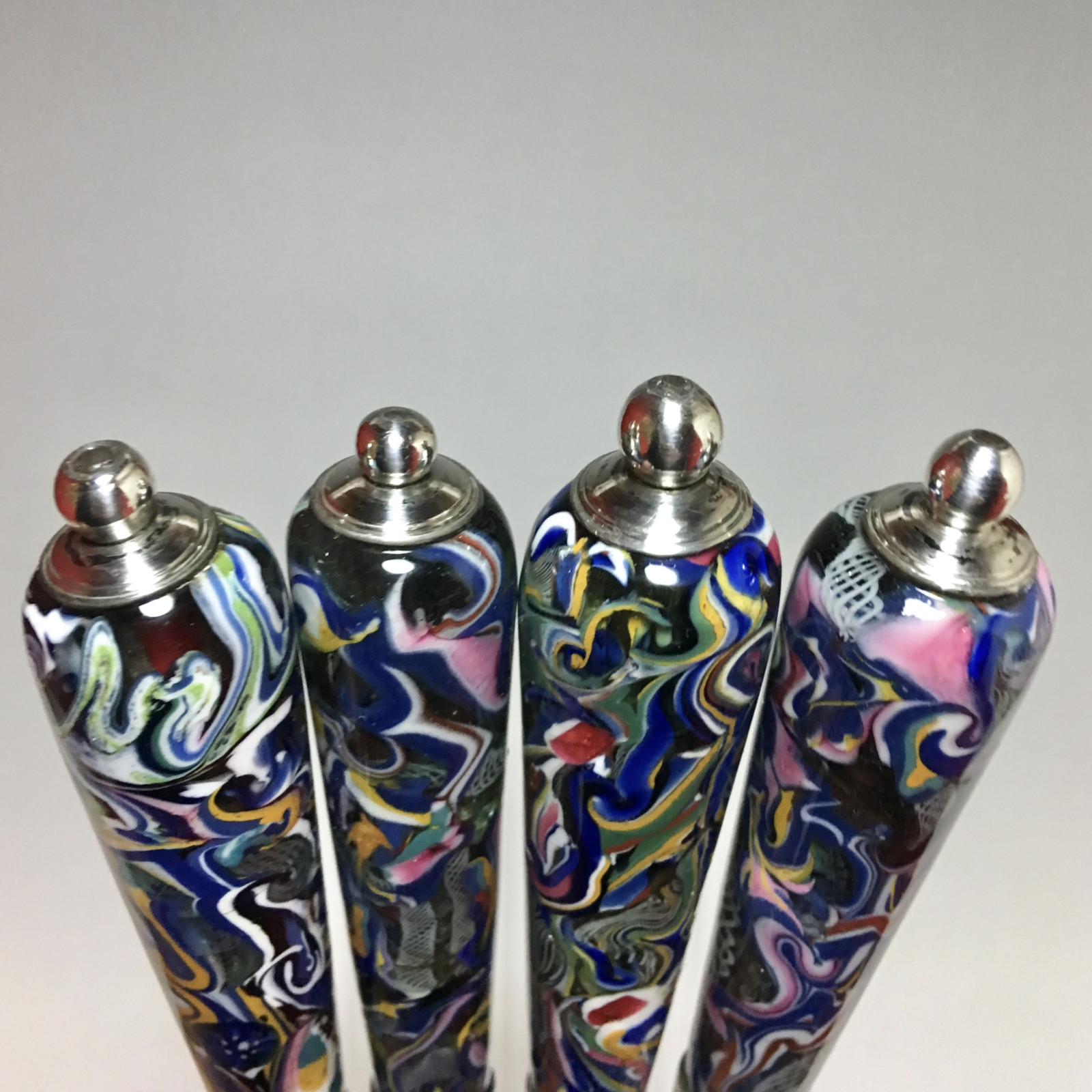 Quatre couteaux - Manches en verre "Millefiori" - Début du XVIIIe siècle