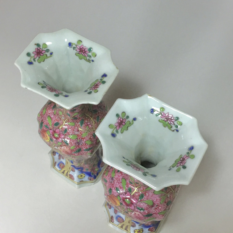 China - Pair of vases of the rose family - Qing Dynasty, eighteenth century