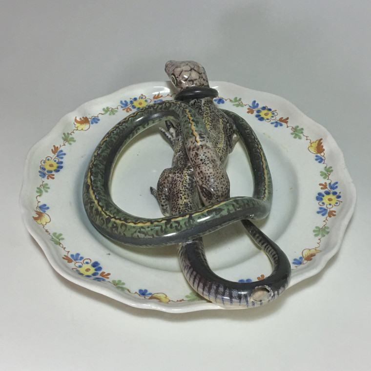 Assiette en faïence d'Alcora décorée en trompe-l'oeil - XVIIIe siècle