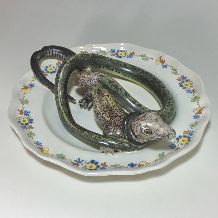 Assiette en faïence d'Alcora décorée en trompe-l'oeil - XVIIIe siècle