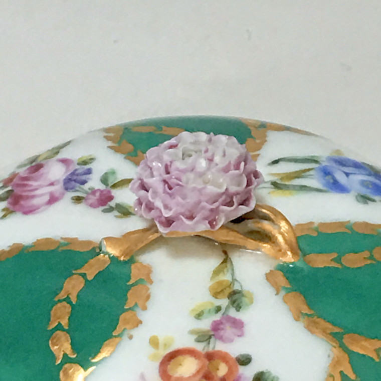 Pot à sucre en porcelaine de Vincennes - Sèvres à décor de rubans verts - XVIIIe siècle