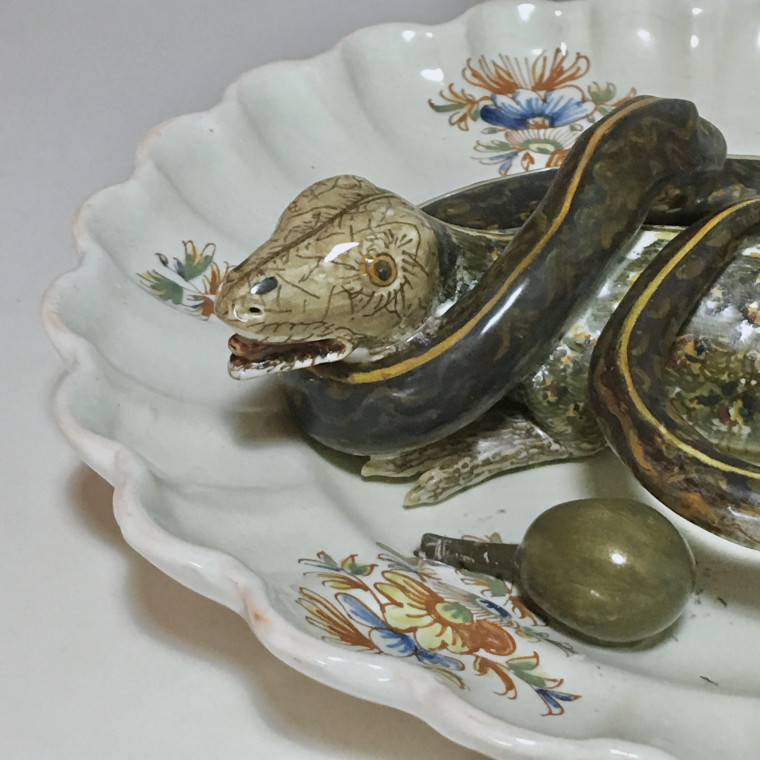 Assiette en faïence d'Alcora décorée en trompe-l'oeil - XVIIIe siècle - VENDU