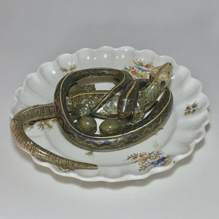 Assiette en faïence d'Alcora décorée en trompe-l'oeil - XVIIIe siècle - VENDU