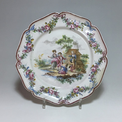 Meillonnas - Assiette à décor d'enfants jouant à colin-maillard - XVIIIe siècle - VENDU