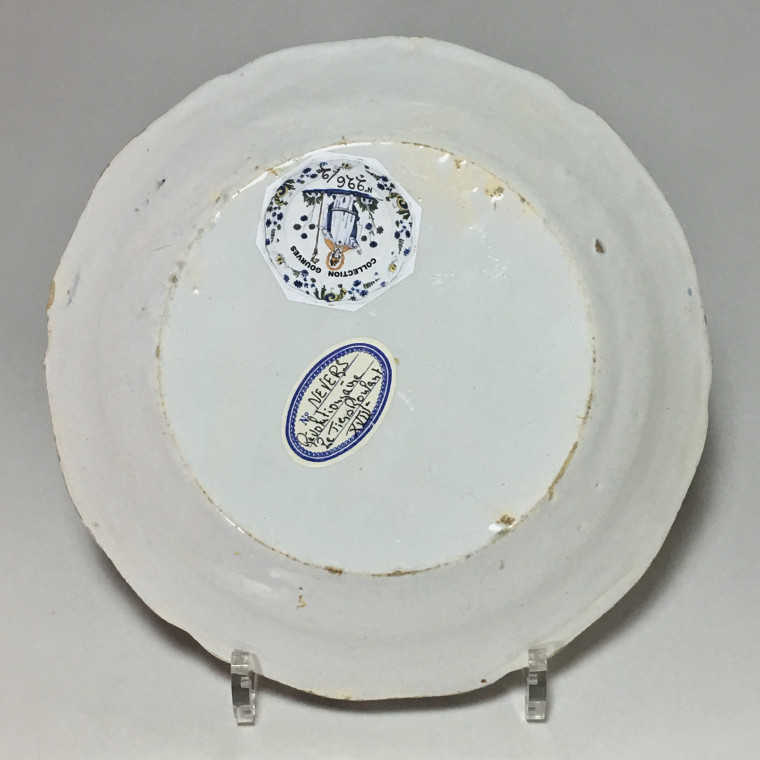 Nevers - Rare assiette décor dit "au tiers roulant" - XVIIIe siècle