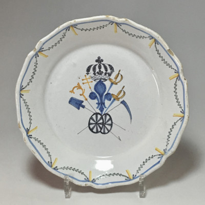 Nevers - Rare assiette décor dit "au tiers roulant" - XVIIIe siècle