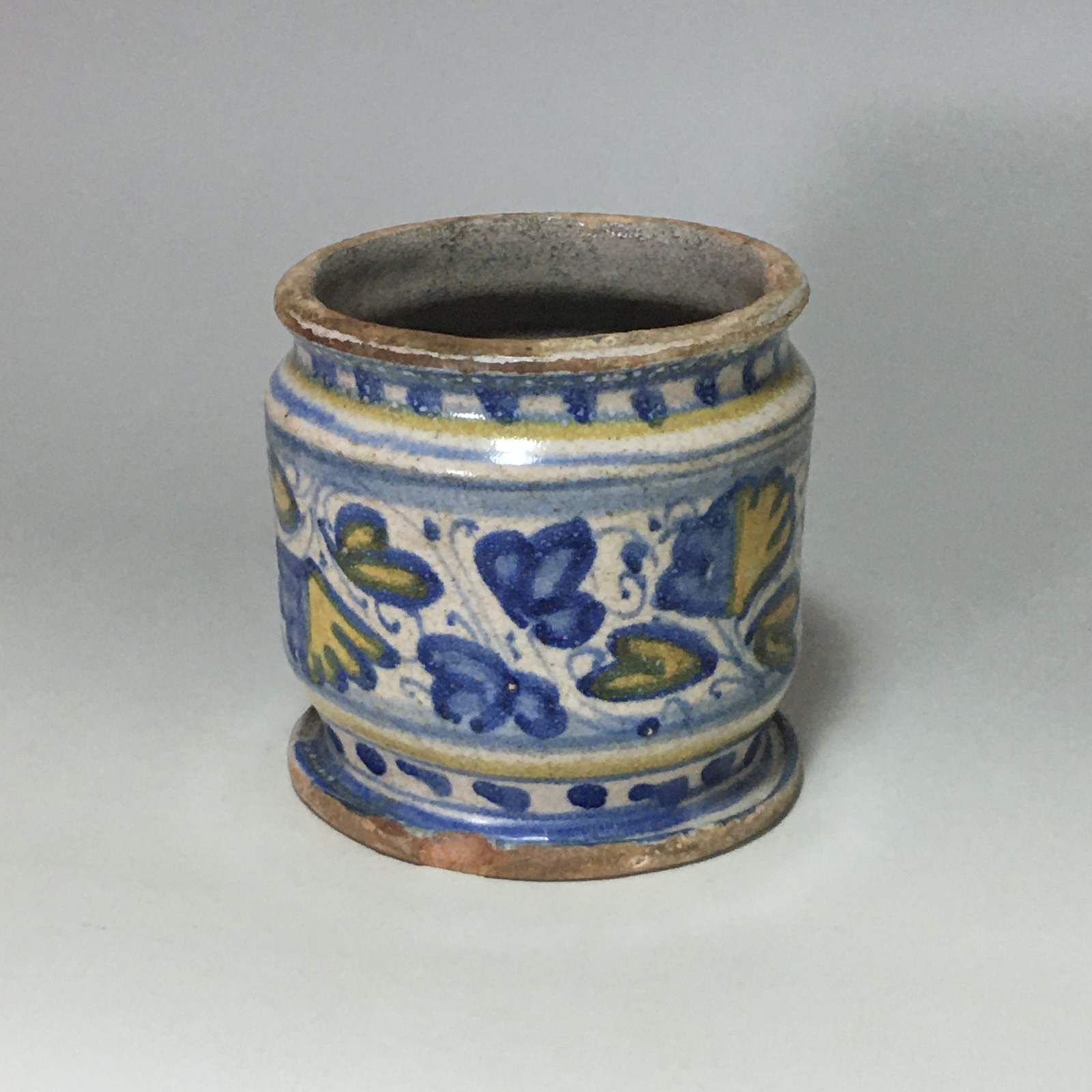 Small albarello in majolica from Lyon - Sixteenth century