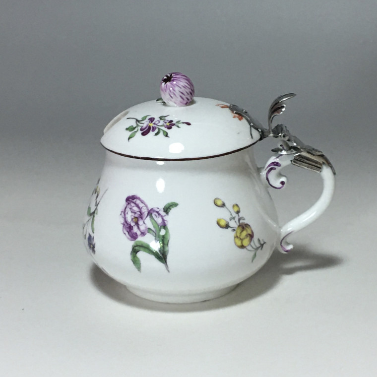 Moutardier couvert en porcelaine de Höchst - Vers 1750 - 1763
