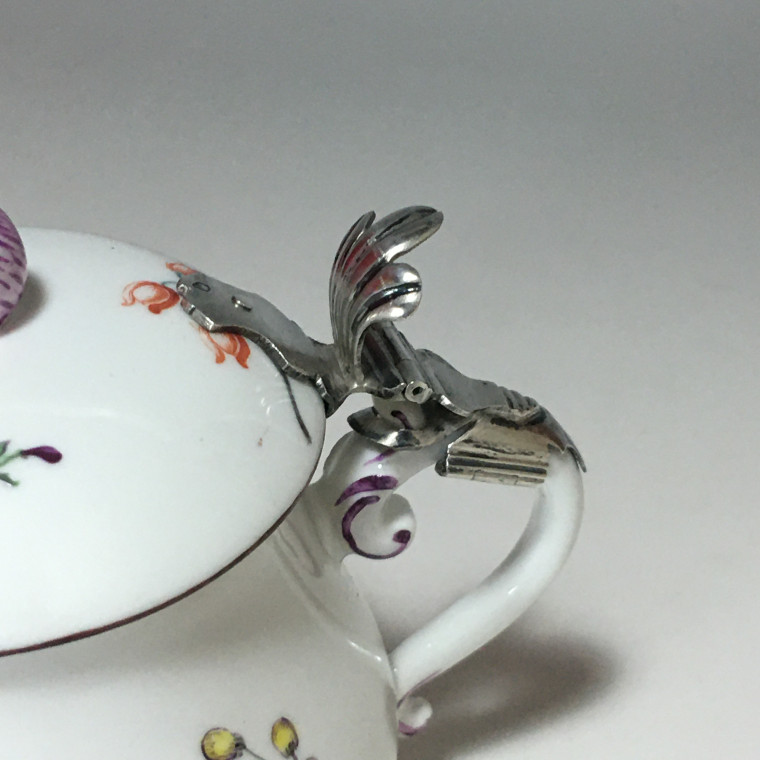 Moutardier couvert en porcelaine de Höchst - Vers 1750 - 1763