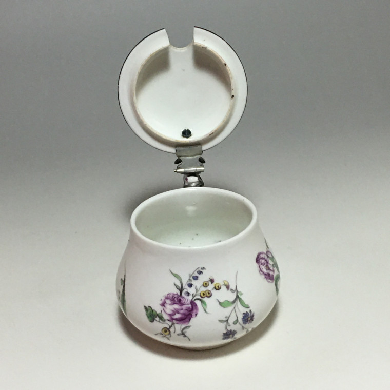 Moutardier couvert en porcelaine de Höchst - Vers 1750 - 1763