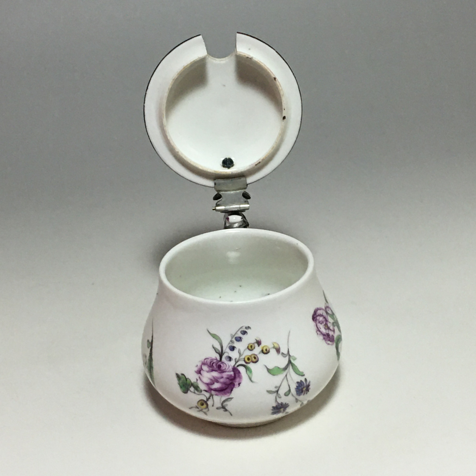 Moutardier couvert en porcelaine de Höchst - Vers 1750 - 1763