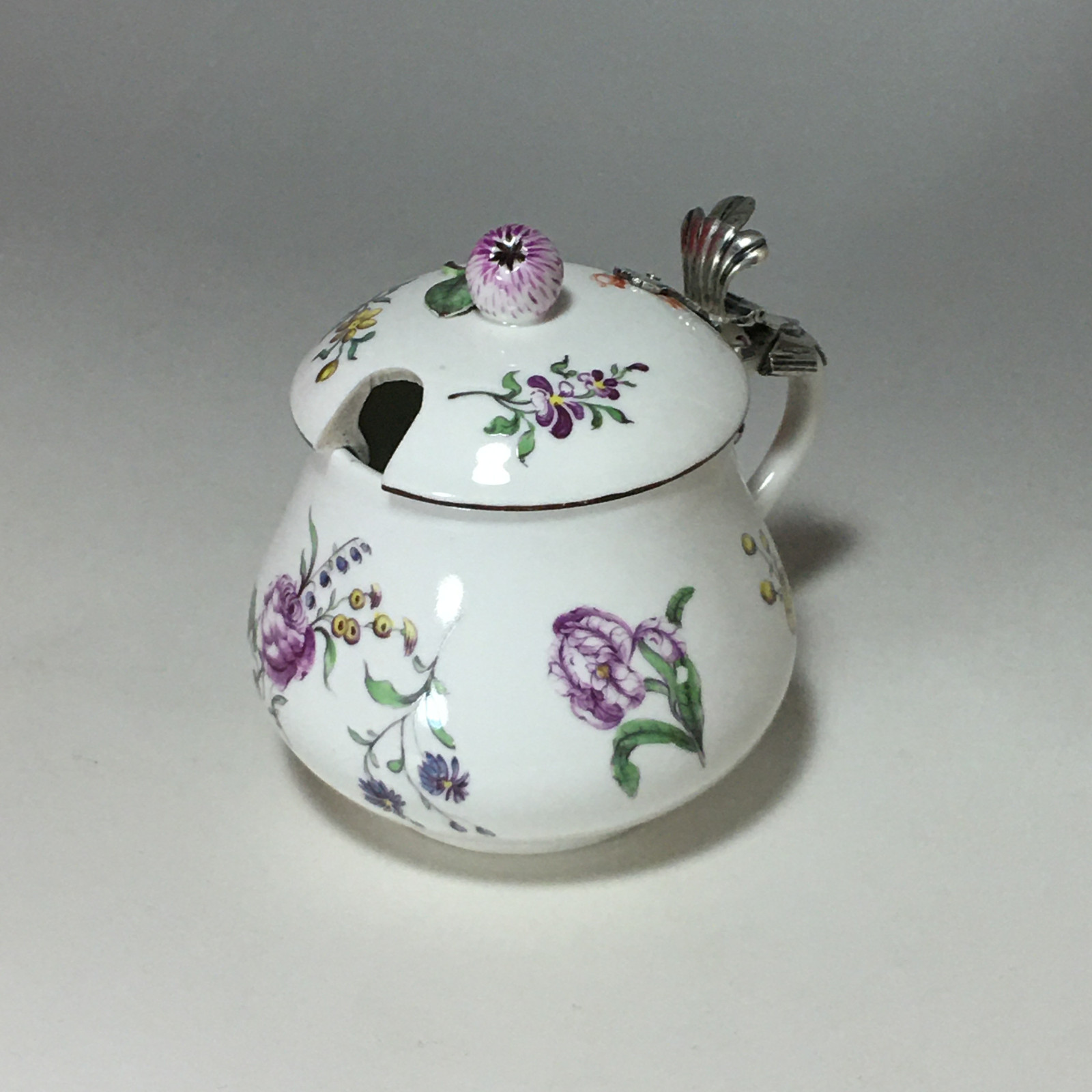 Höchst Porcelain Covered Mustard - circa 1750 - 1763