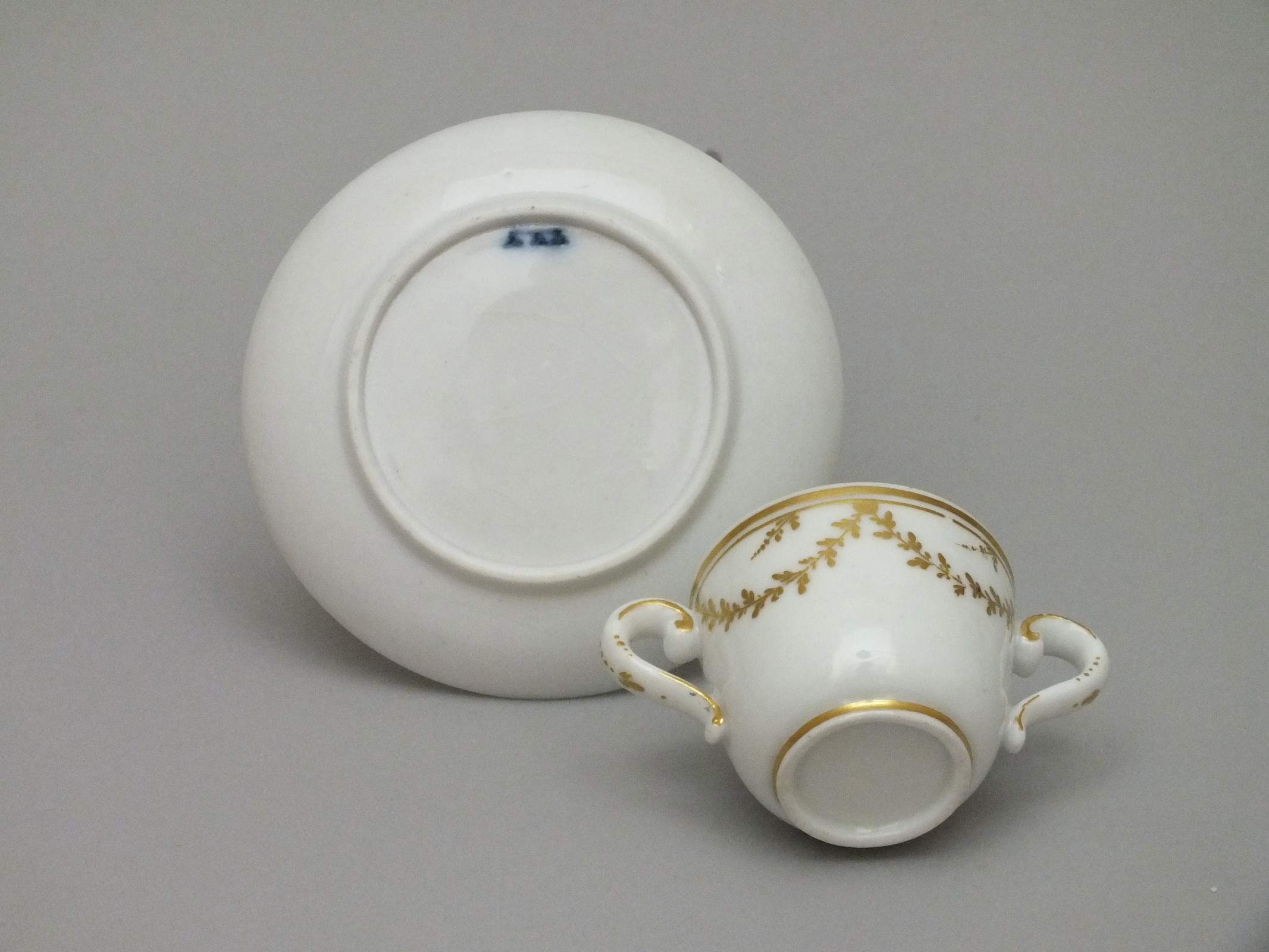 Vincennes (Seguin) - Hard porcelain - toilet Cup - Eighteenth Century