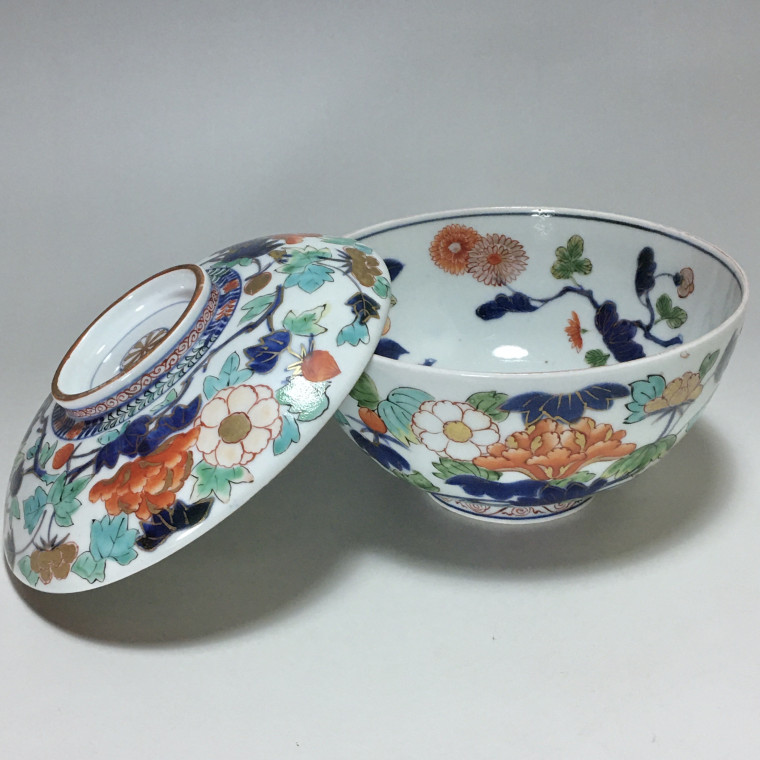 Japon - Bol couvert à décor polychrome - vers 1690- 1720