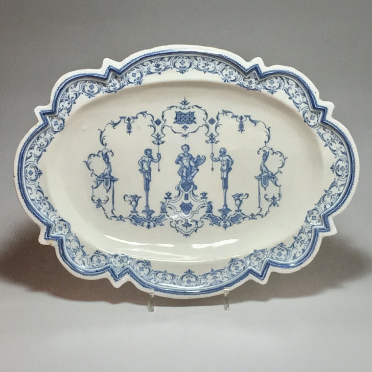 Lyon - Plat à décor Bérain - XVIIIe siècle