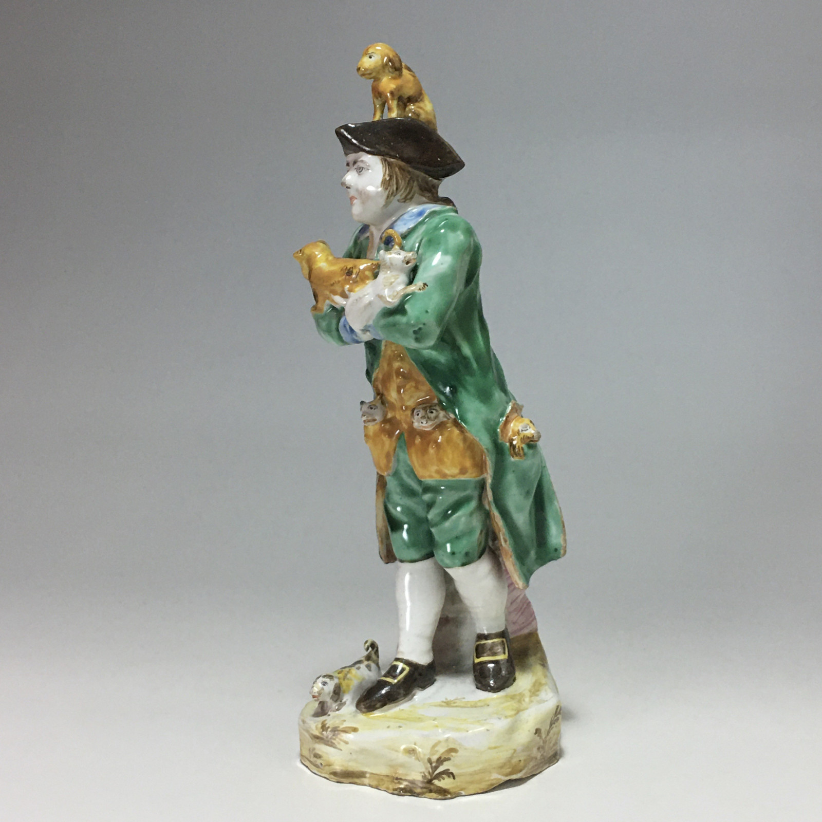 Sceaux - Rare statuette en faïence de Sceaux - XVIIIe siècle