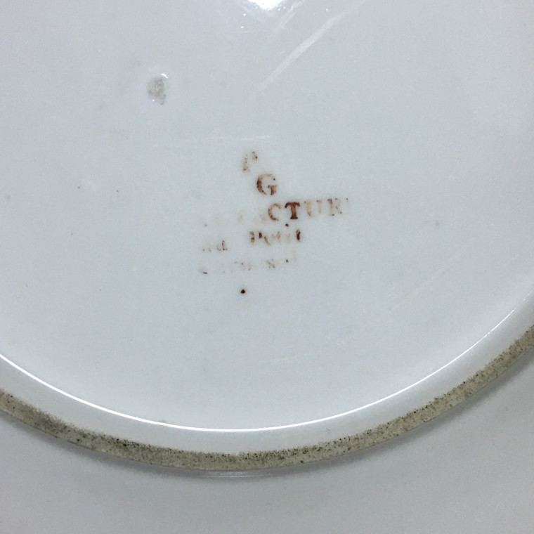 Paris – Assiette en porcelaine (rue du petit carousel) Manufacture du comte d'artois - XVIIIe siècle (1)