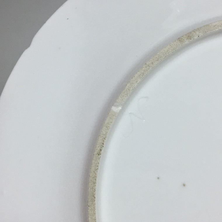 Paris – Assiette en porcelaine (rue du petit carousel) Manufacture du comte d'artois - XVIIIe siècle (1)