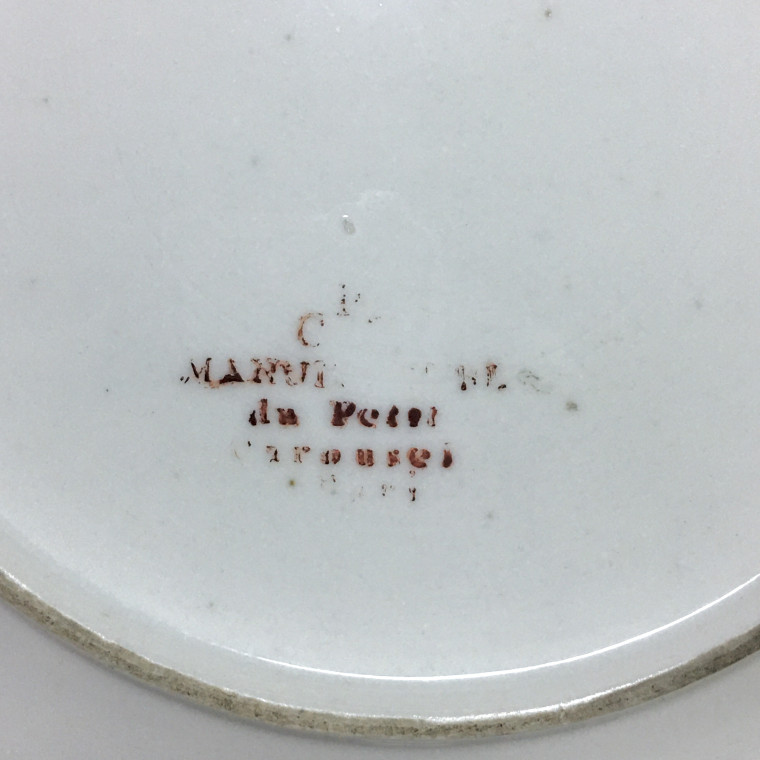 Paris – Assiette en porcelaine de PARIS, Manufacture du Petit Carousel (2) – XVIIIe siècle