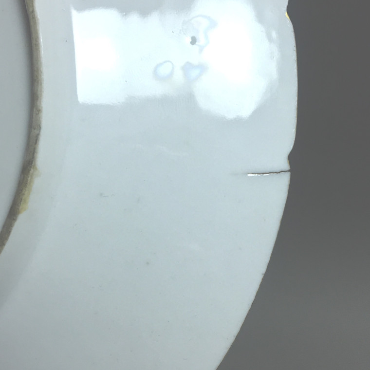 Paris – Assiette en porcelaine de PARIS, Manufacture du Petit Carousel (2) – XVIIIe siècle