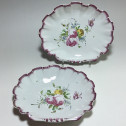 Meillonnas - Pair of shells, Painted in fine quality - Eighteenth century