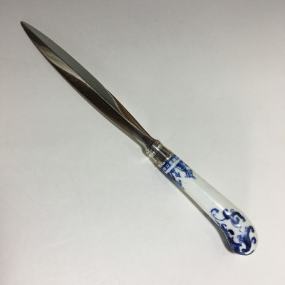 Paper cup in silver, porcelain handle of Saint-Cloud of the eighteenth century