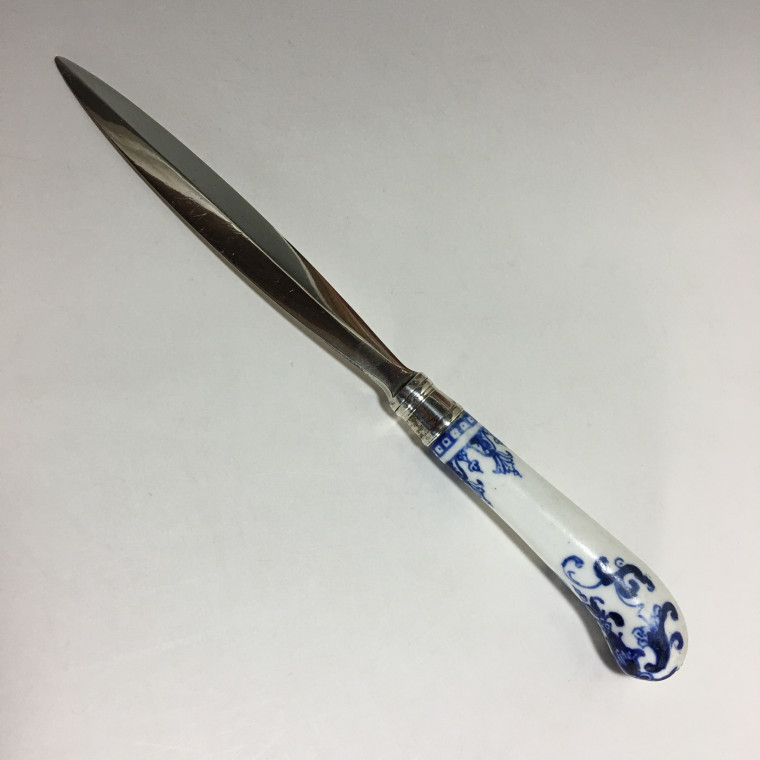 Paper cup in silver, porcelain handle of Saint-Cloud of the eighteenth century