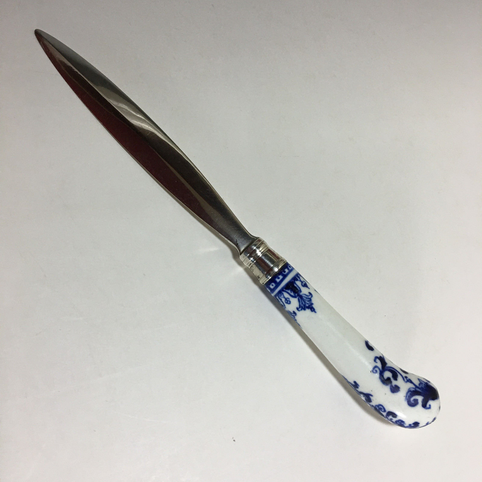 Paper cup in silver, porcelain handle of Saint-Cloud of the eighteenth century
