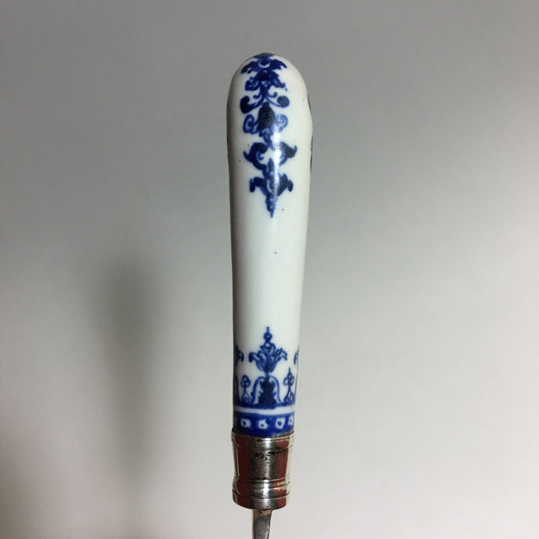 Paper cup in silver, porcelain handle of Saint-Cloud of the eighteenth century