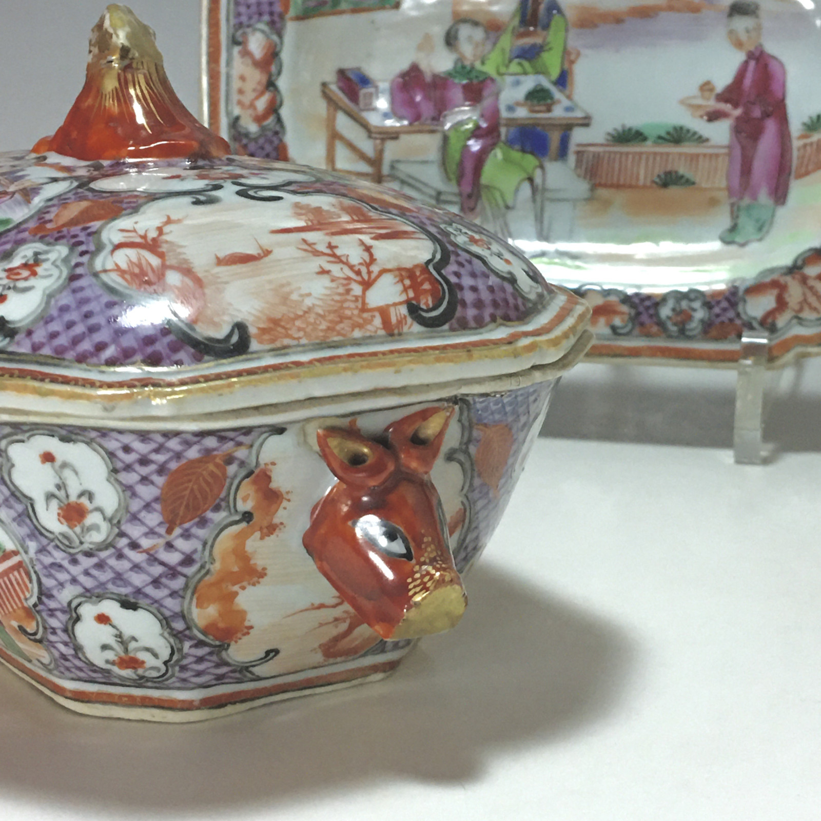 China - India Company - Small terrine and its display unit - Qianlong period.