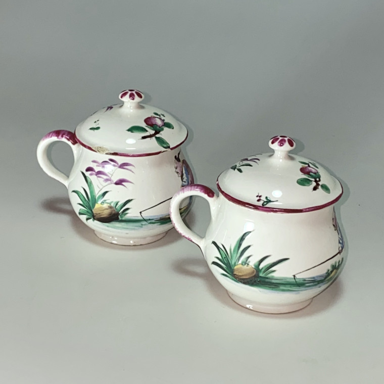 Lunéville. Paire de pots à créme au chinois - XVIIIe siècle