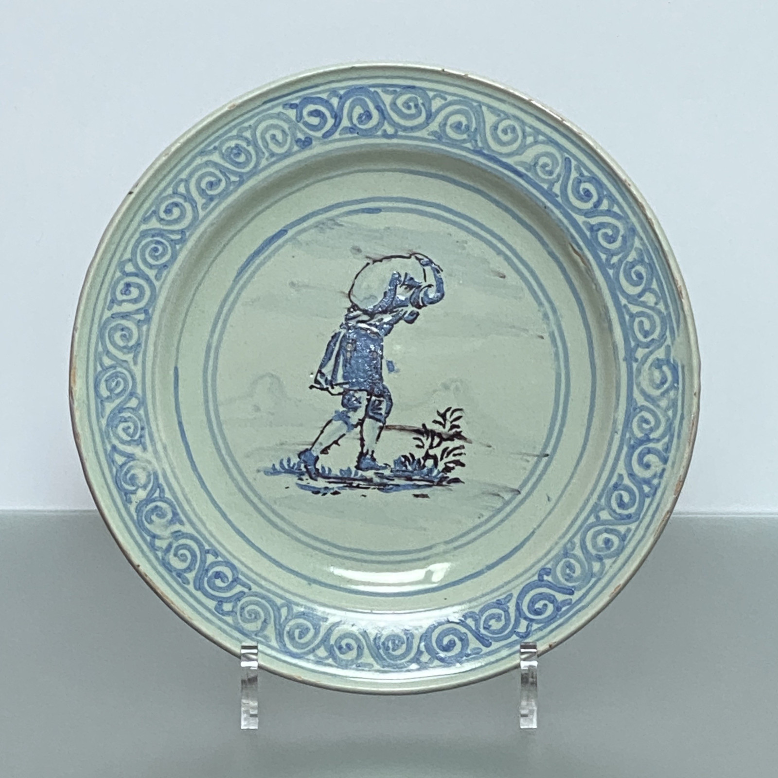 Saint-Jean-du-désert (Marseille) - Assiette figurant un portefaix – Première moitié du XVIIIe siècle